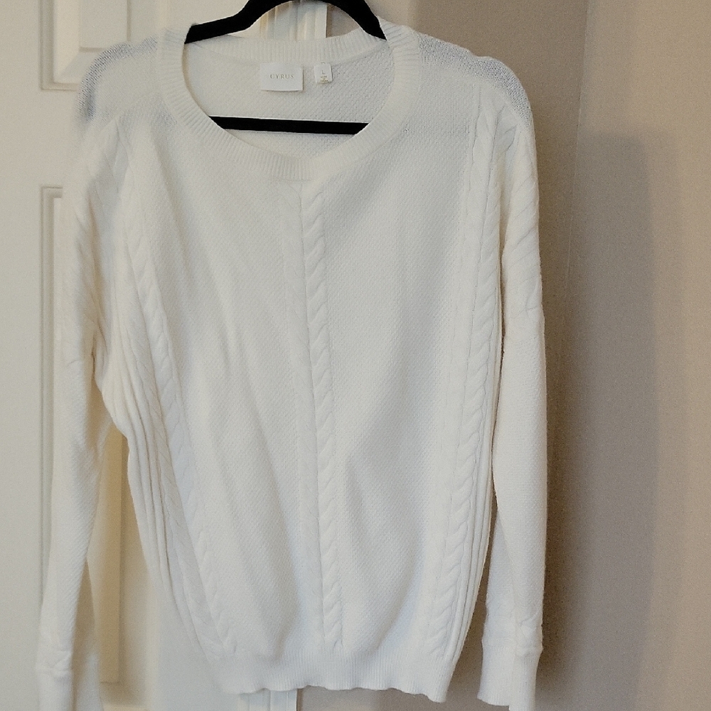Cyrus Cream Sweater Size Large